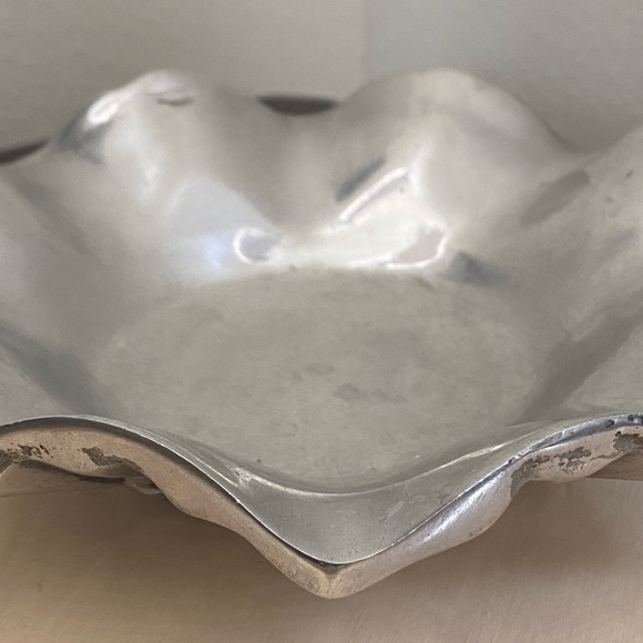 Vintage Pewter Serving Bowl Silver Metal Fluted Ruffled Embossed Fruit Design - Picture 7 of 10